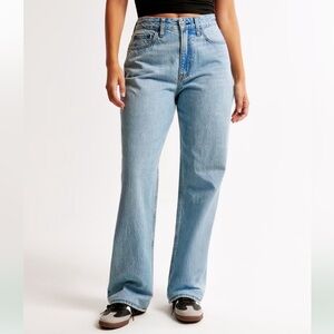 A&F Curve Love High Rise 2000's Jeans Sz 27/4 Light Wash Abercrombie & Fitch NWT